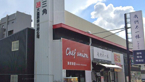 高雄仁武鑫三角黃金店面（富甲八方No.2）外觀，位於仁孝路與赤仁路交會的顯眼三角窗地段